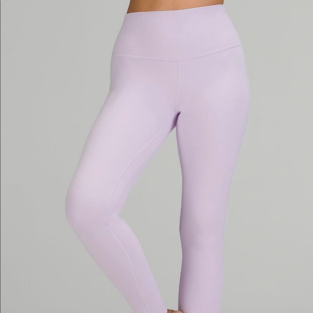 purple 28’ lululemon align leggings
size 2
worn 4 times